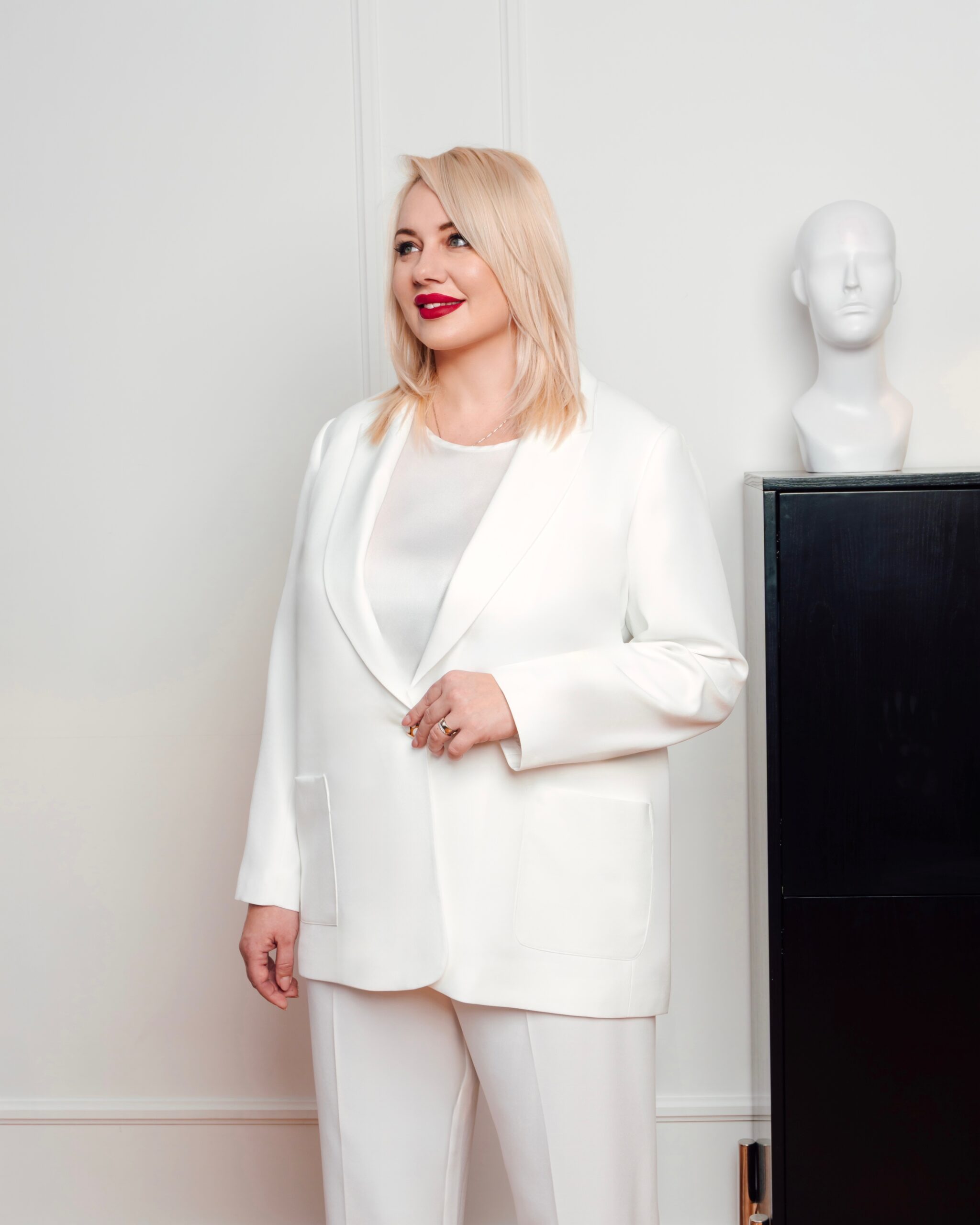 Costum clasic - imagine 2