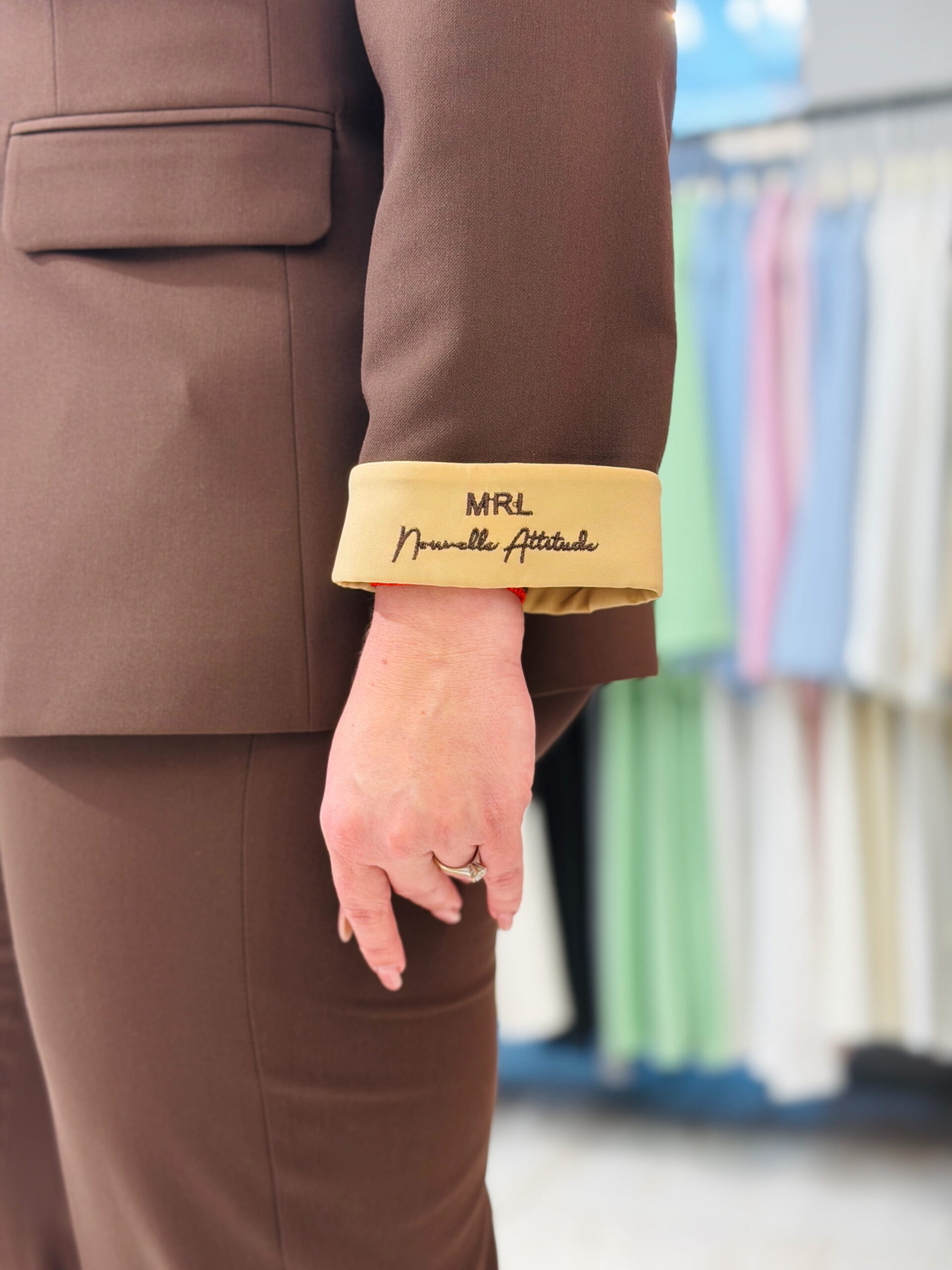 Costum clasic - imagine 3