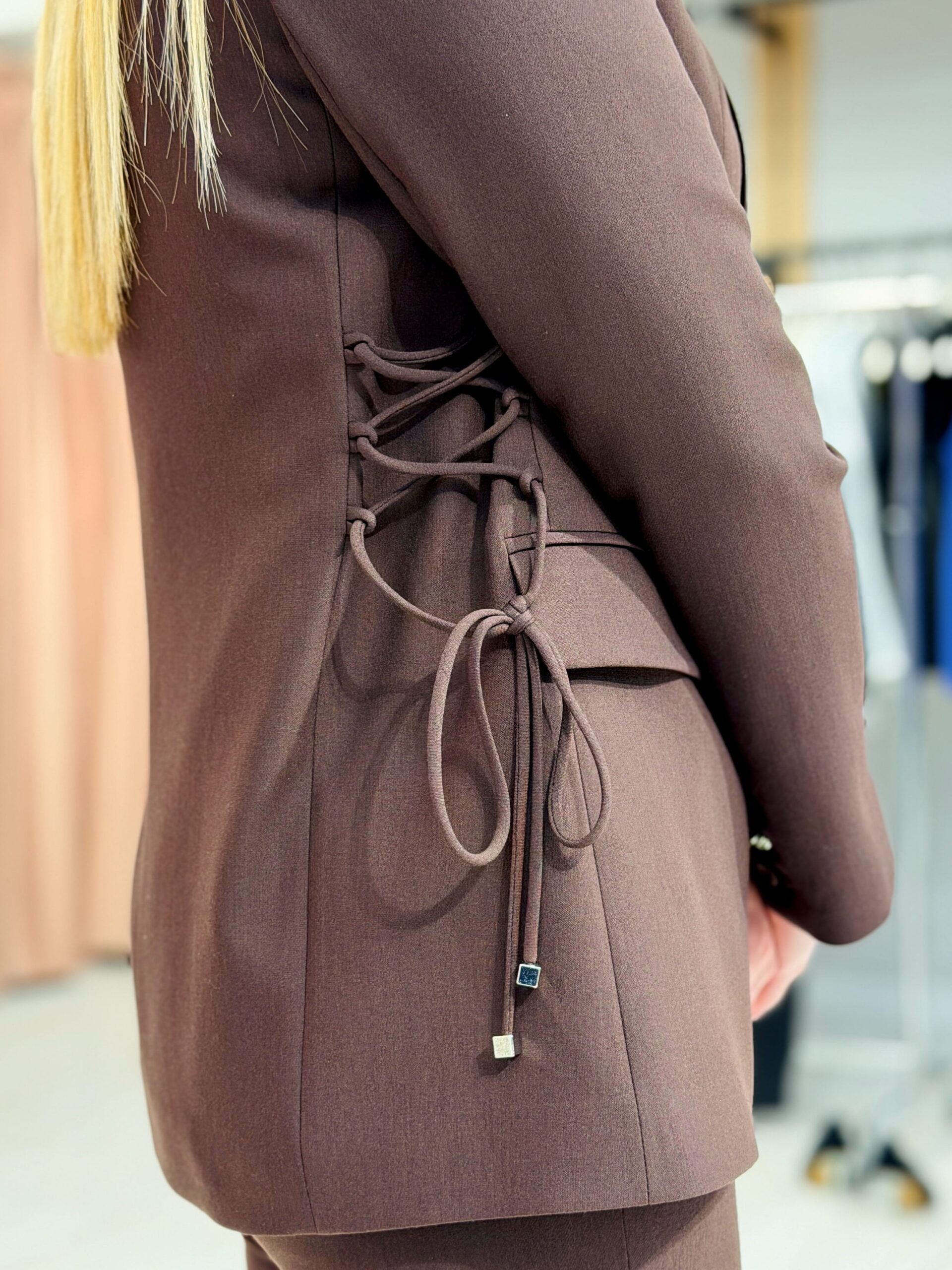 Costum clasic - imagine 3