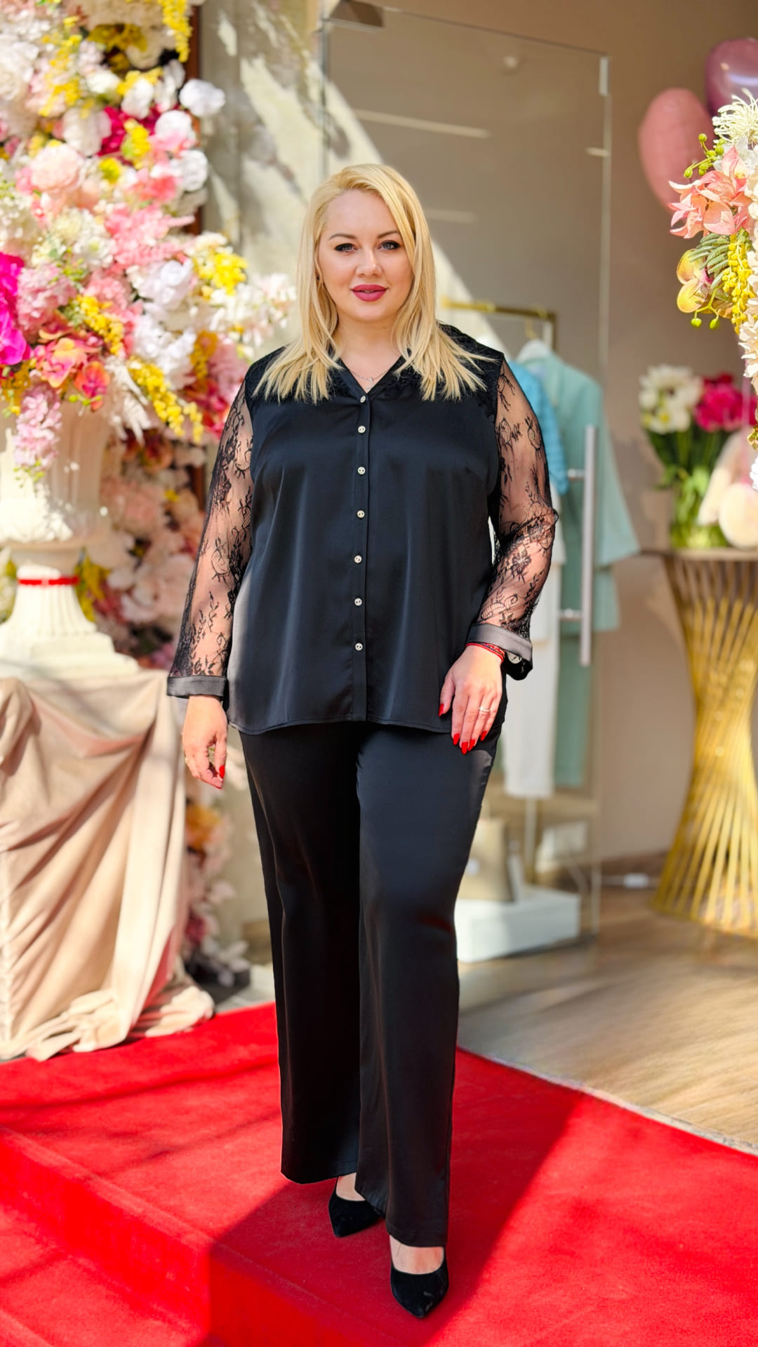 Costum elegant cu dantelă