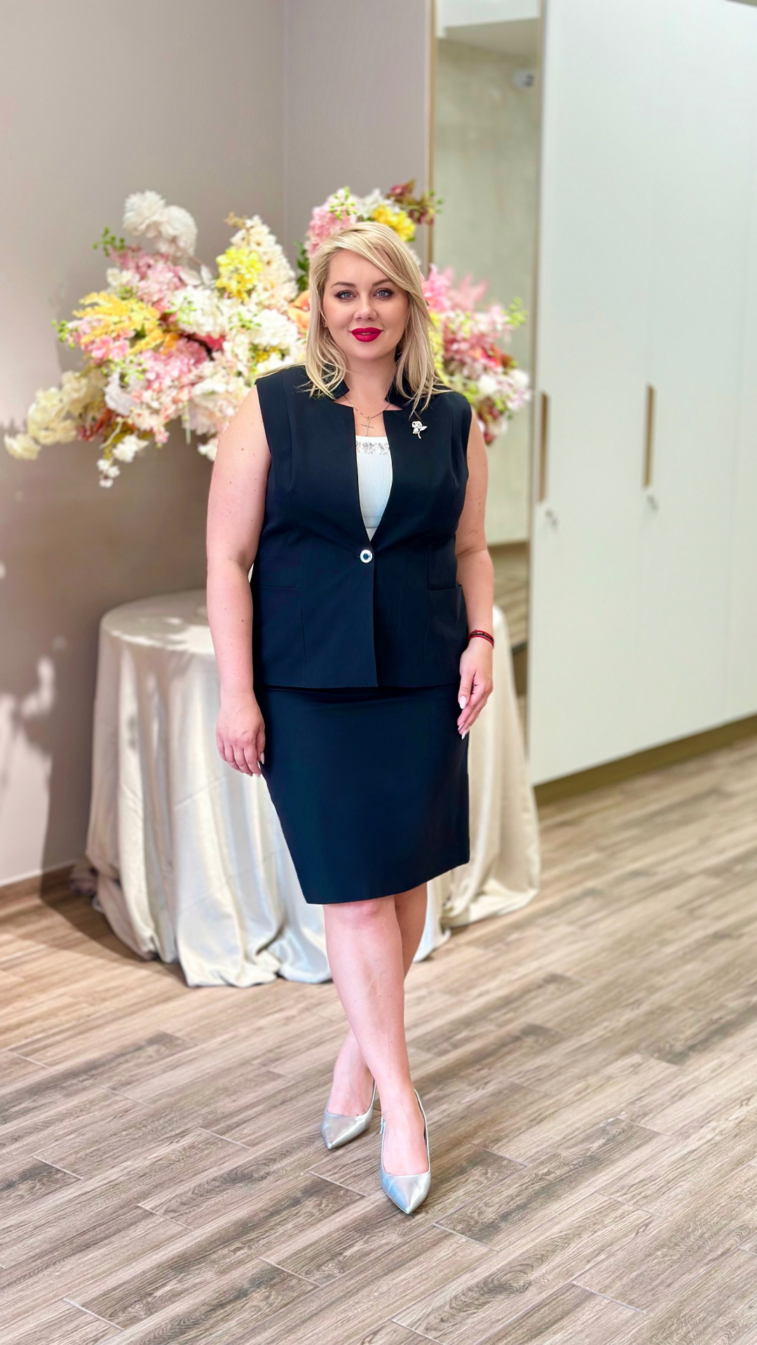 Costum clasic din două piese cu fustă