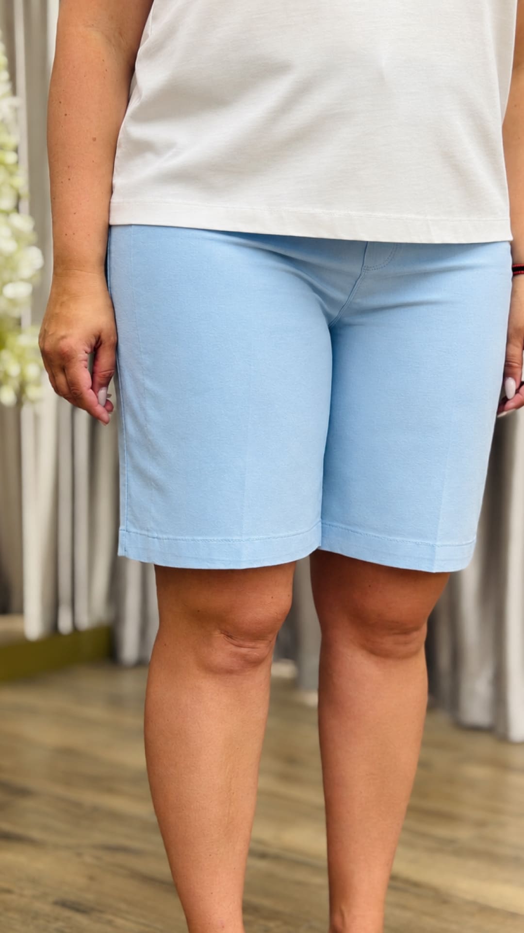 Pantaloni scurți