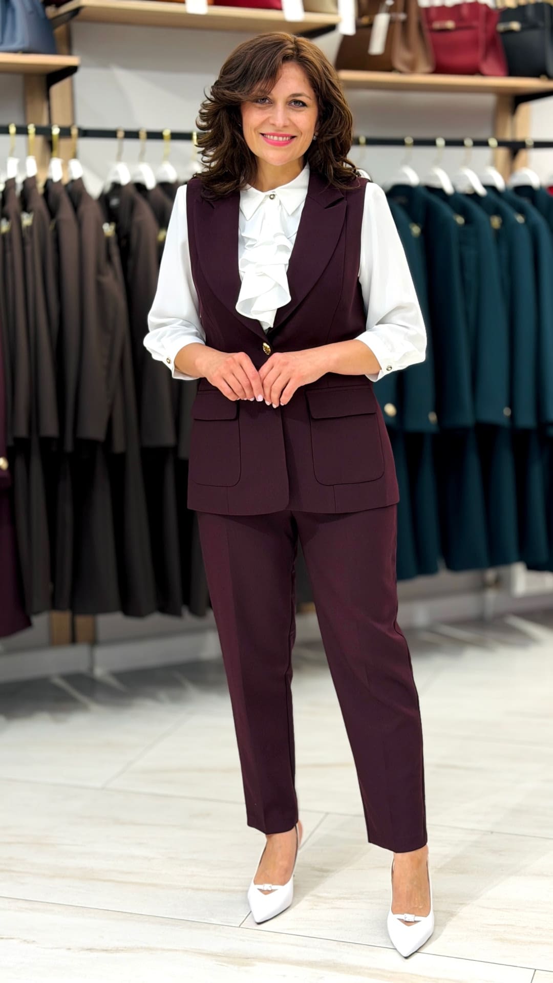 Costum clasic cu vestă tip sacou