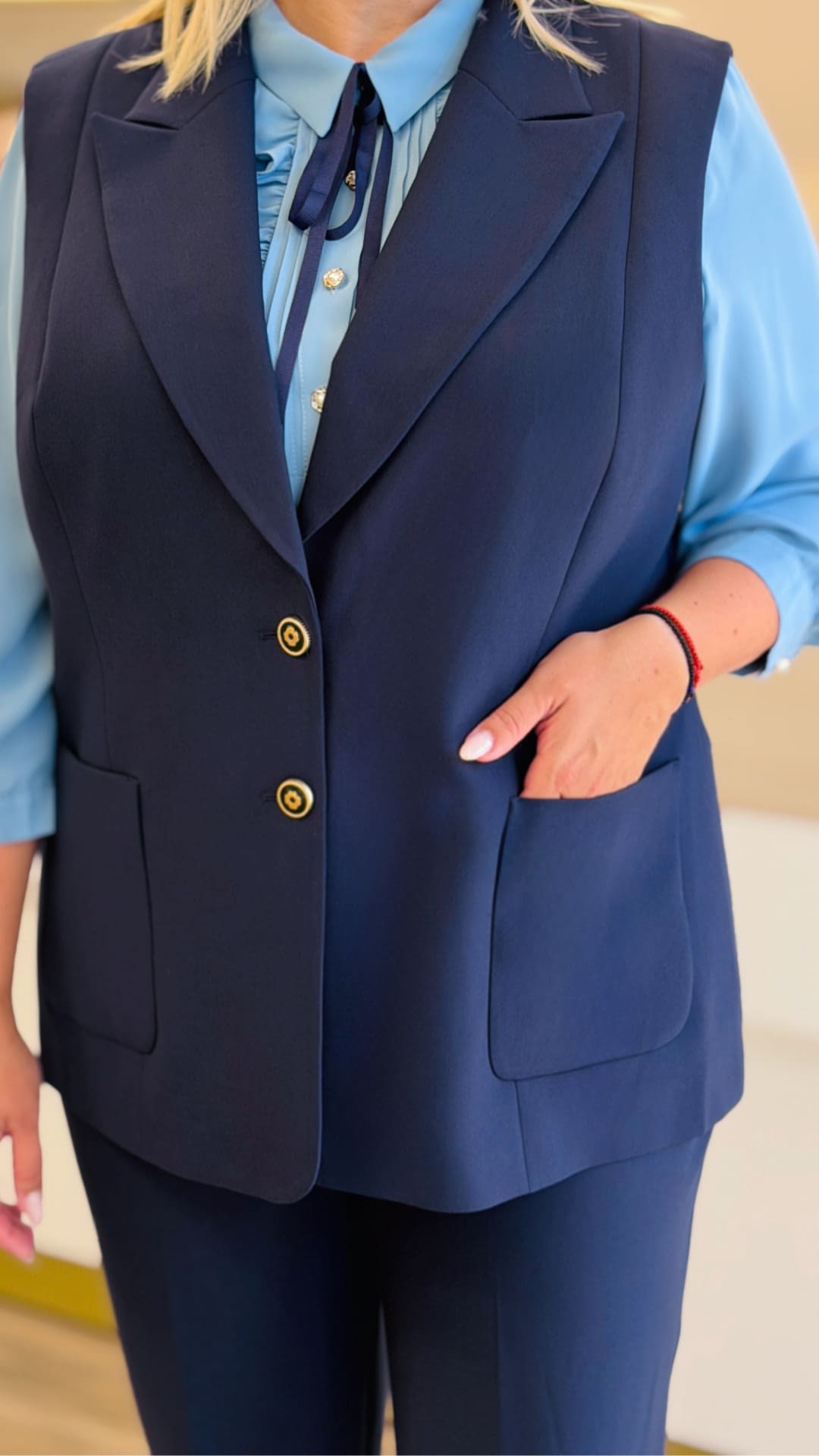 Costum clasic cu vestă tip sacou - imagine 2