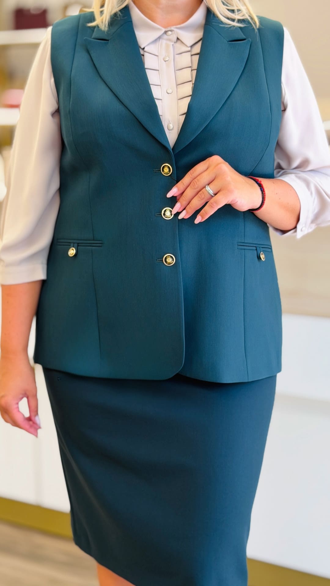 Costum cu fustă și vestă tip sacou - imagine 2