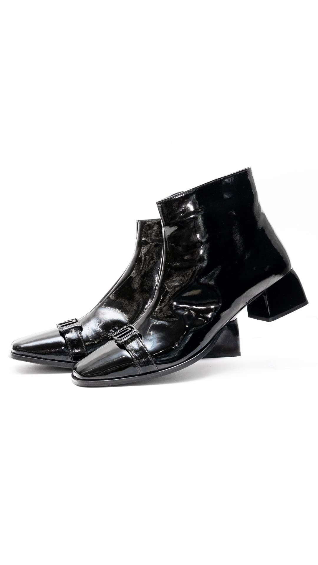 Botine cu cataramă