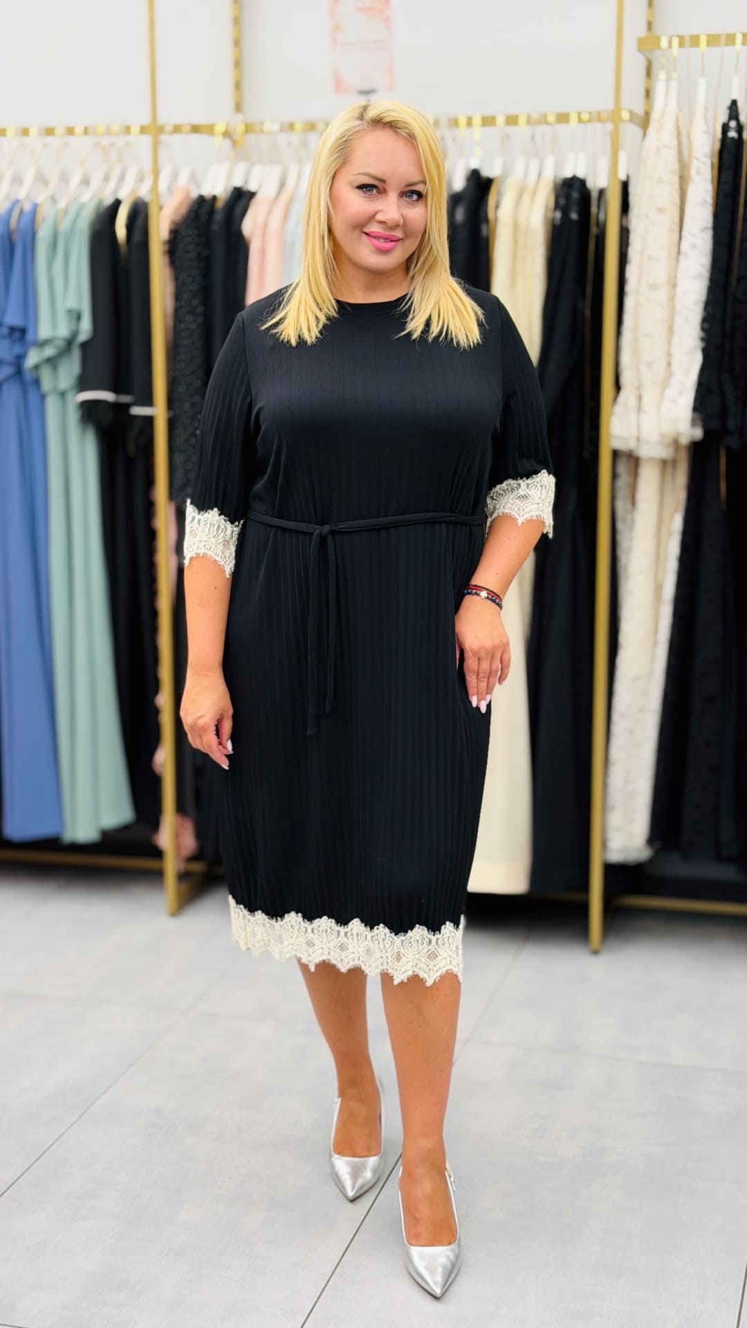 Rochie midi cu dantelă