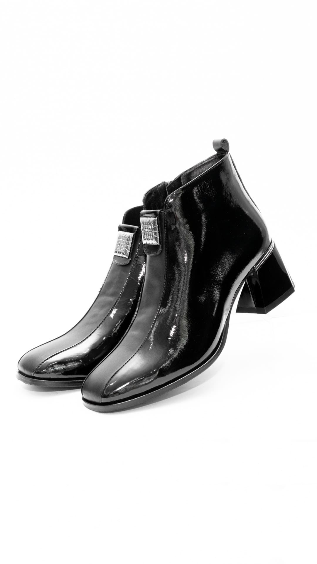Botine din piele lăcuită